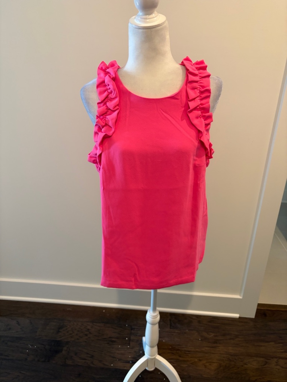 New With Tags Lilly Pulitzer Kailee Ruffle Sleeveless Too Sz M - Picture 2 of 8